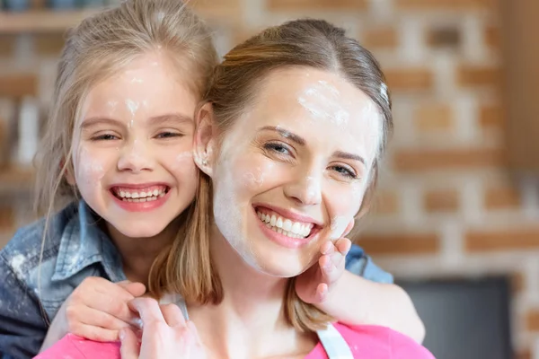 Mother and daughter with flour — Stock Photo, Image