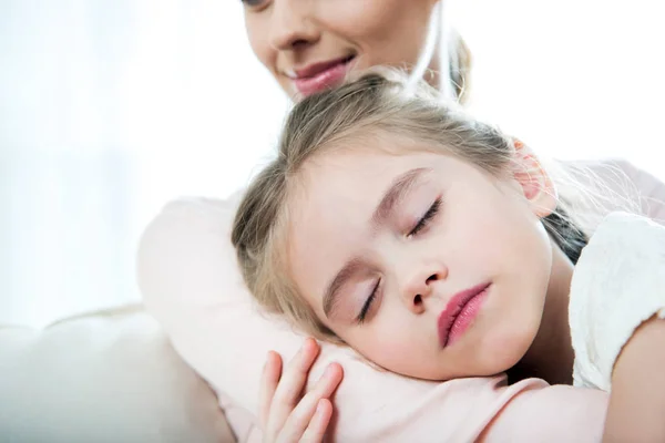 Pequena filha e mãe — Fotografia de Stock