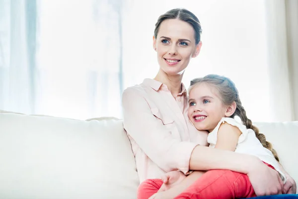Mother and daughter at home — Stock Photo, Image