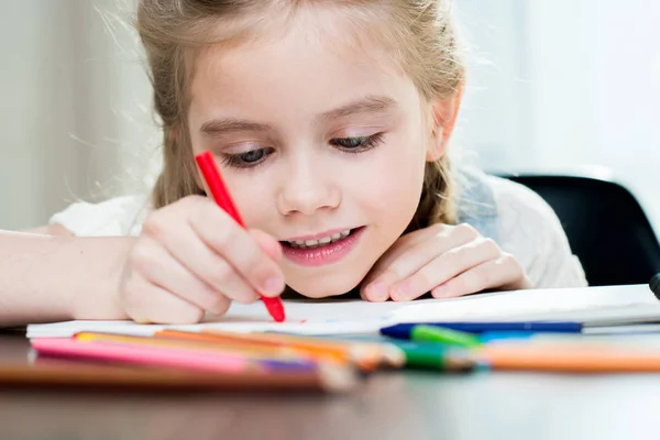 Mother and daughter drawing — Stock Photo, Image