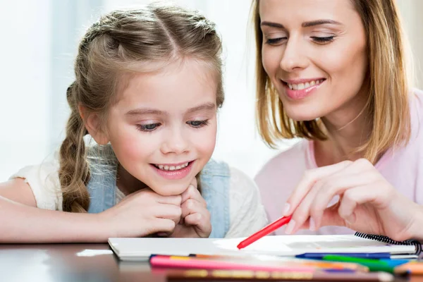 Mãe e filha desenho — Fotografia de Stock