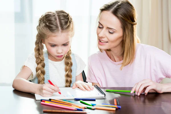 Mãe e filha desenho — Fotografia de Stock