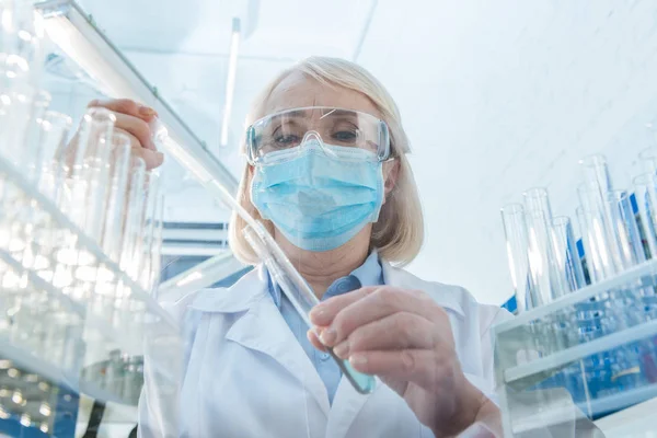 Scientist working with test tube — Stock Photo, Image