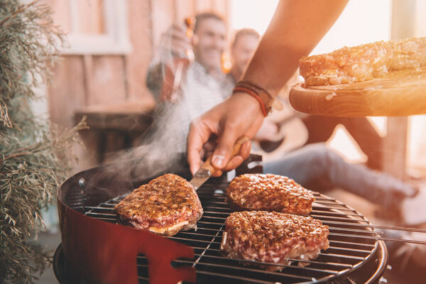 Friends making barbecue Royalty Free Stock Photos