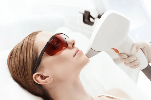 Woman receiving laser treatment — Stock Photo, Image