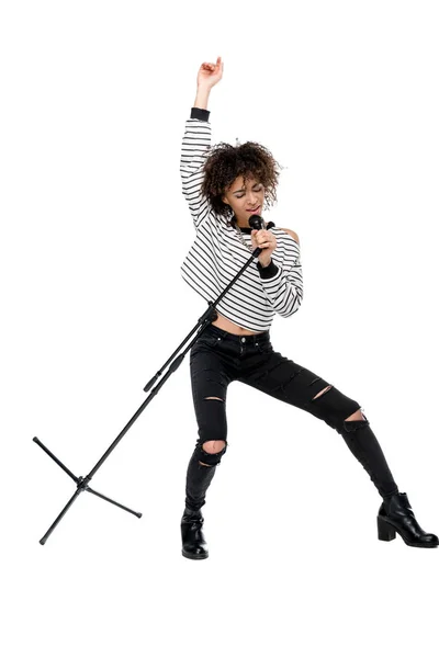 Jeune chanteuse avec microphone — Photo