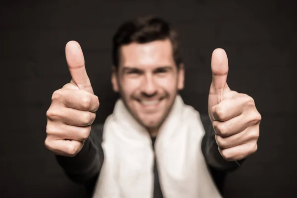 Man showing thumbs up — Stock Photo, Image