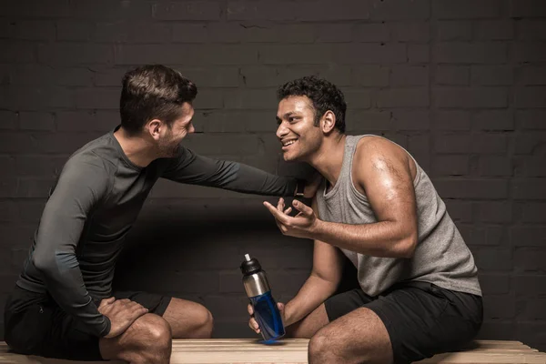 Sportler in der Umkleidekabine — Stockfoto