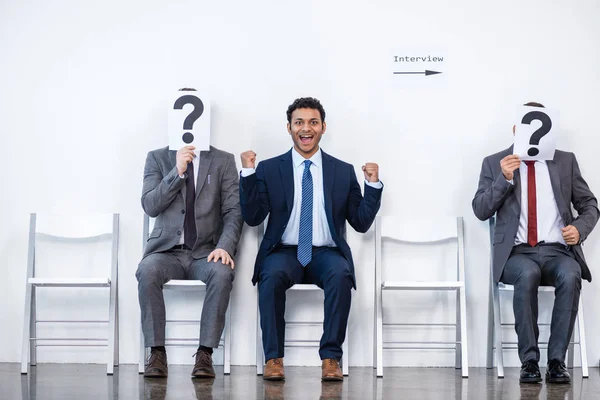 Hombres de negocios esperando una entrevista — Foto de Stock