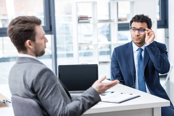 Empresários na entrevista de emprego — Fotografia de Stock