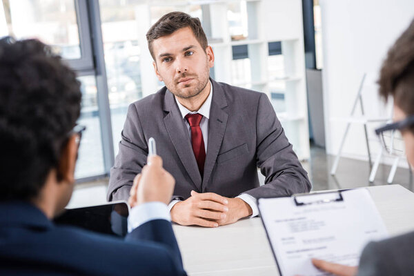 Empresarios en entrevista de trabajo — Foto de Stock