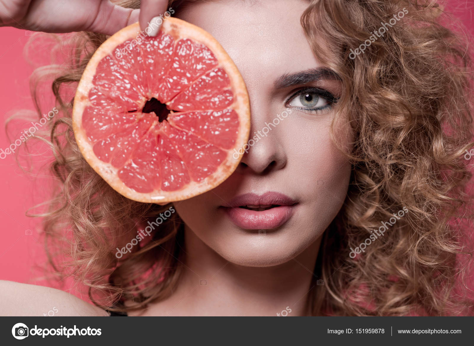 Woman holding piece of grapefruit — Stock Photo © DmitryPoch 151959878