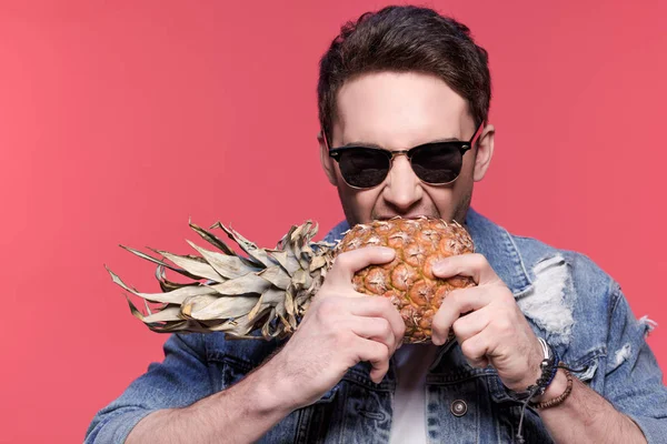 Casual man holding pineapple — Stock Photo, Image