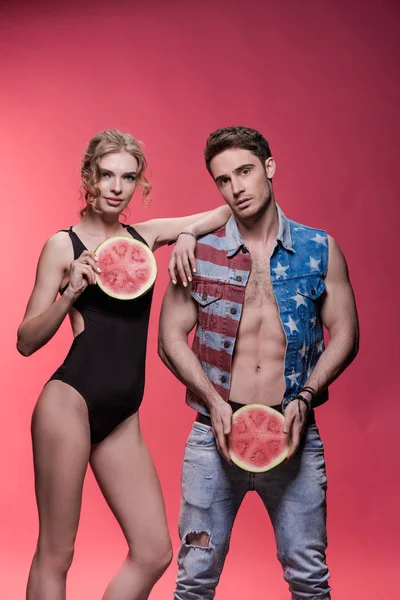 Couple holding watermelon pieces — Stock Photo, Image