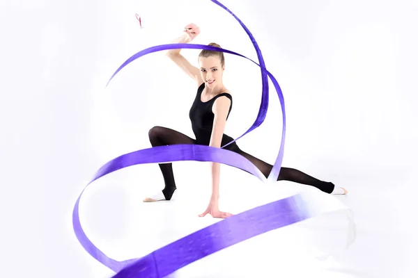 Художественная гимнастка с лентой — стоковое фото
