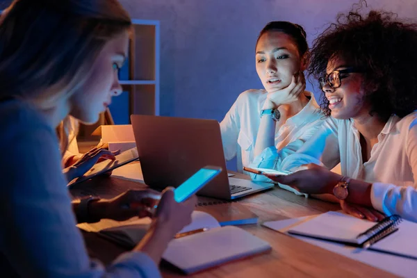 Multiethnic businesswomen working with digital devices — Stock Photo, Image