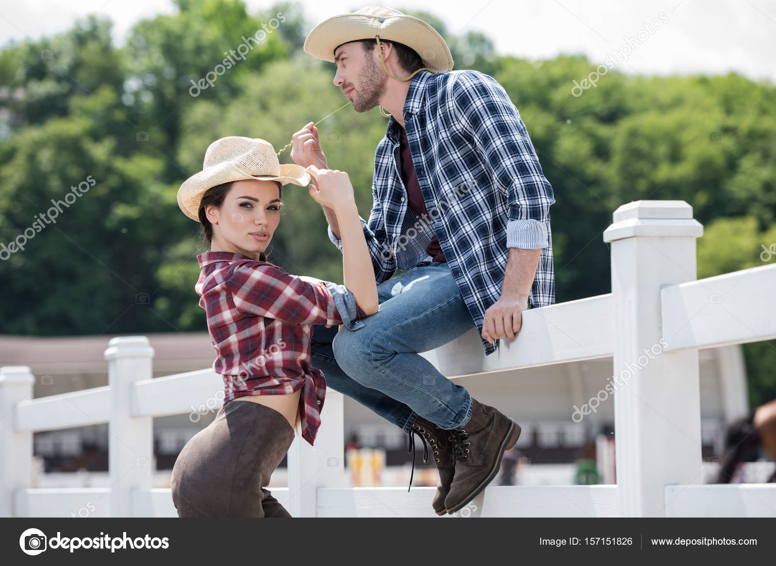 Cowboy style couple posing on ranch — Stock Photo ...