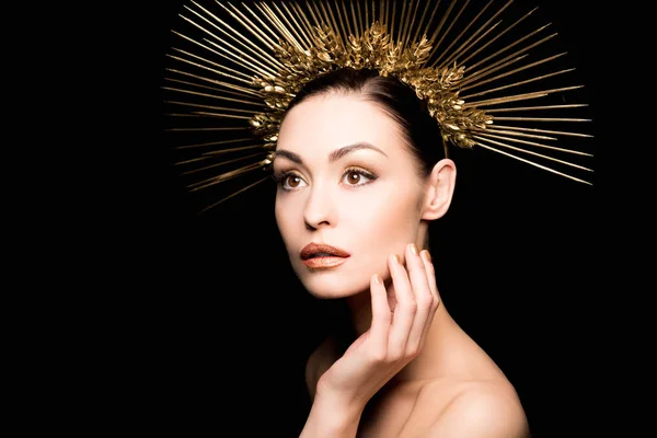 Mulher glamourosa em headpiece dourado — Fotografia de Stock