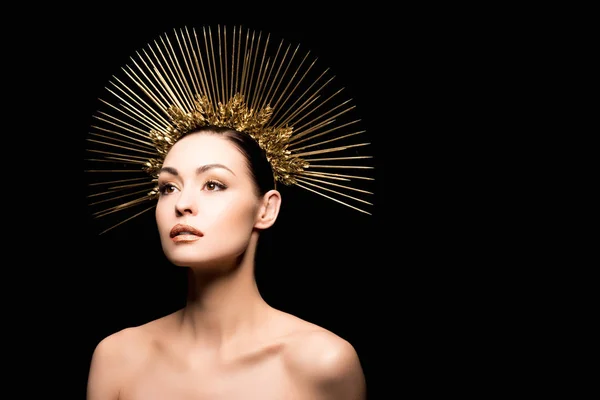 Mulher glamourosa em headpiece dourado — Fotografia de Stock