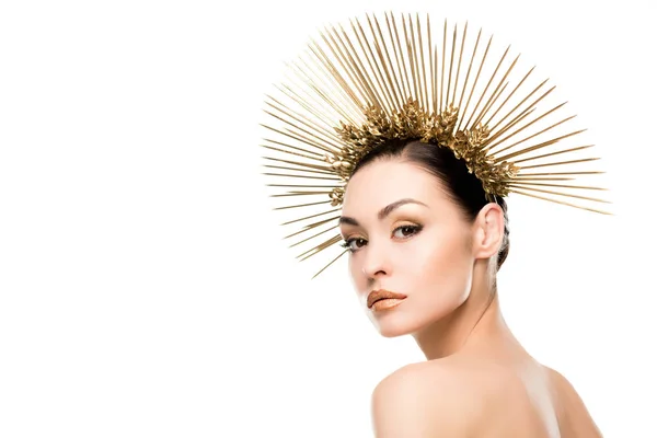 Donna glamour in copricapo d'oro — Foto Stock