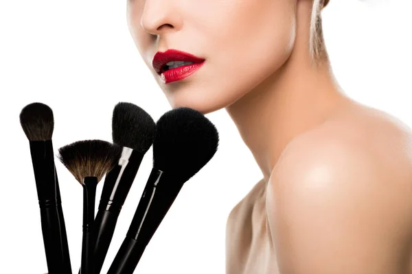 Mulher segurando pincéis de maquiagem — Fotografia de Stock