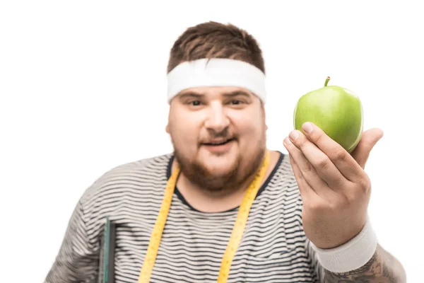 Jovem gordinha homem segurando maçã — Fotografia de Stock