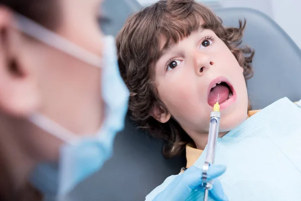 Dentist giving injection on anesthesia — Stock Photo, Image