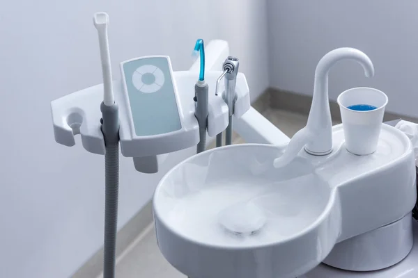 Ausrüstung in Zahnarztpraxis — Stockfoto