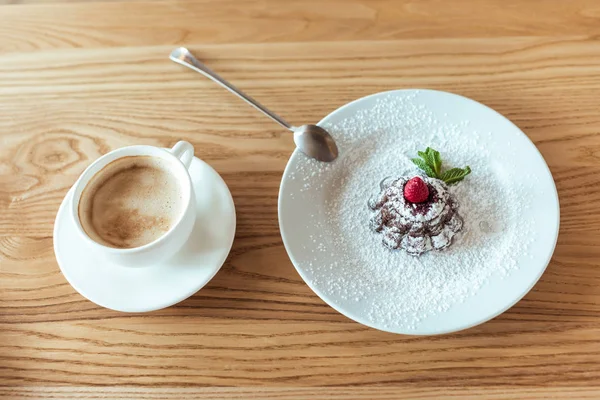 Xícara de café e sobremesa doce — Fotografia de Stock