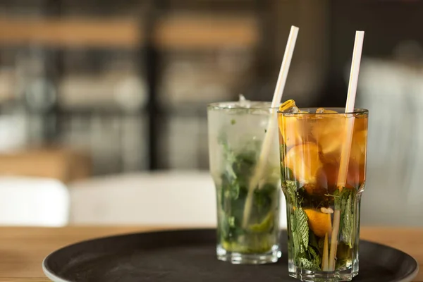 Refreshing drinks on tray — Stock Photo, Image