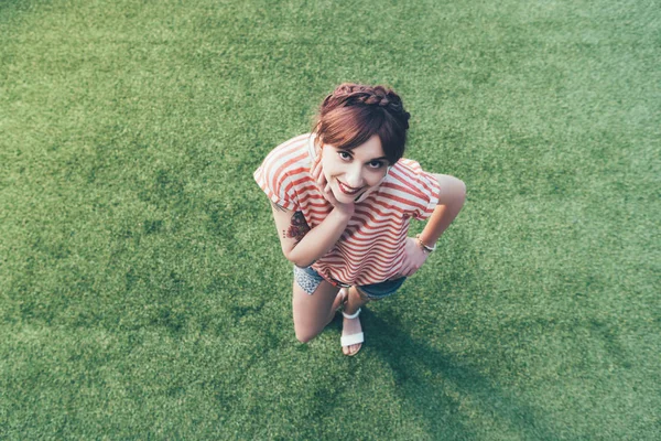 Smiling girl standing on lawn — Stock Photo, Image