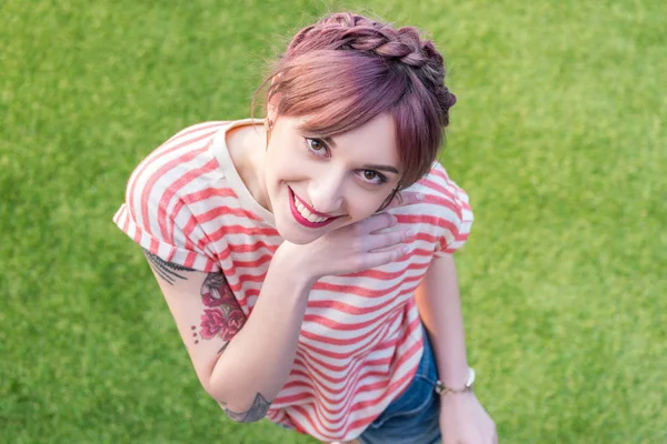 Smiling girl standing on lawn — Stock Photo, Image