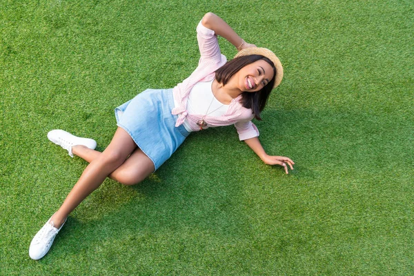 African american girl resting on grass — Stock Photo, Image