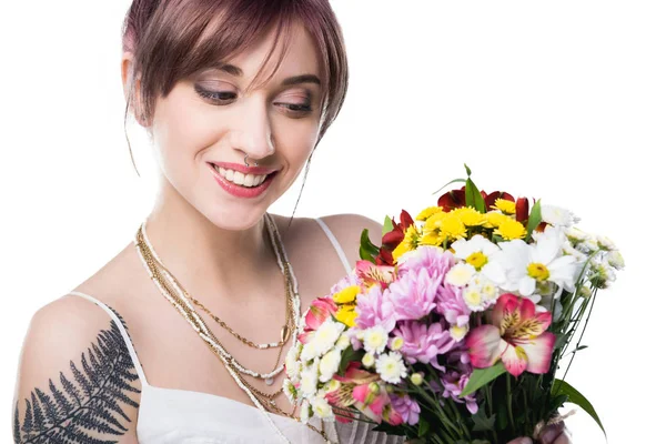Mujer joven con ramo de flores — Foto de Stock