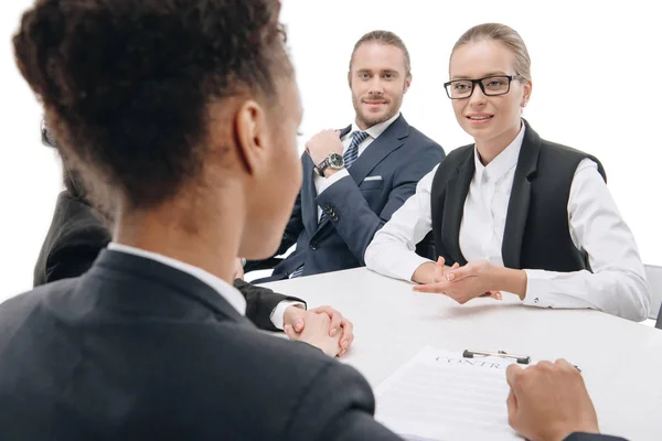 Des hommes d'affaires en conversation — Photo gratuite