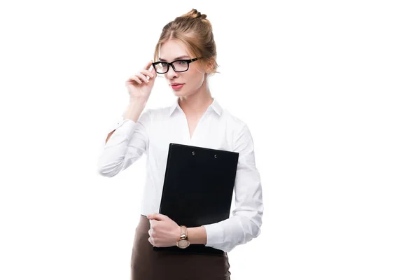 Mujer de negocios seria con portapapeles — Foto de Stock