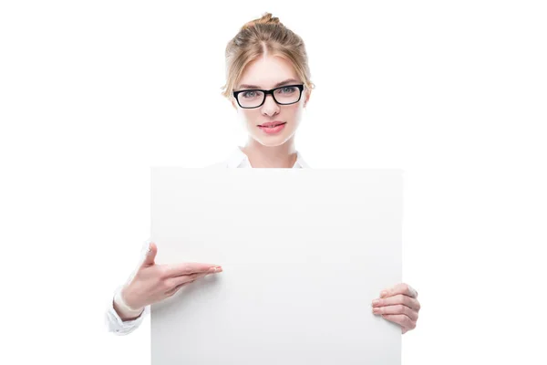 Businesswoman presenting blank card — Stock Photo, Image
