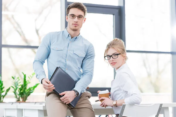 Businesspeople working in office — Stock Photo, Image