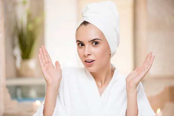 Mujer con la cara limpia —  Fotos de Stock