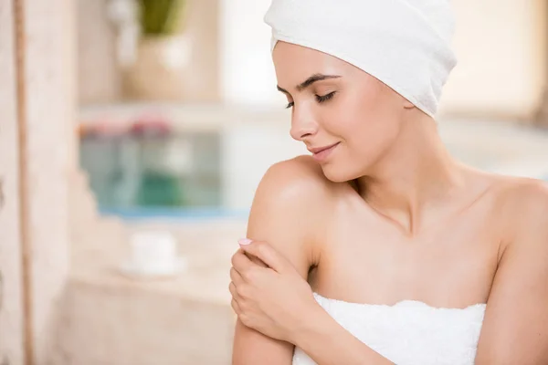 Woman relaxing after spa procedures — Stock Photo, Image