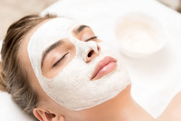 Woman with facial mask — Stock Photo, Image