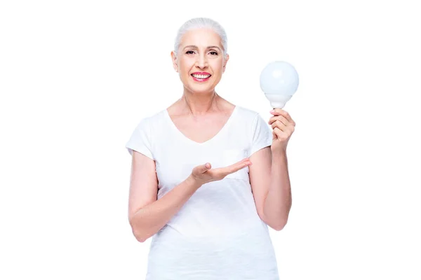 電球と年配の女性 — ストック写真