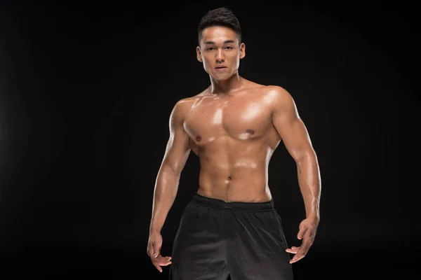 Без сорочки м'язистий азіатський чоловік — стокове фото