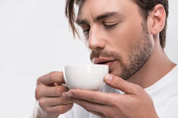 Uomo che beve caffè — Foto Stock