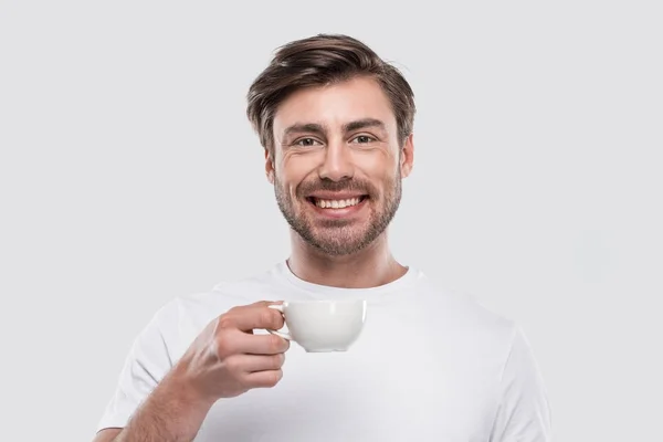 Uomo Sorridente con Caffè — Foto Stock