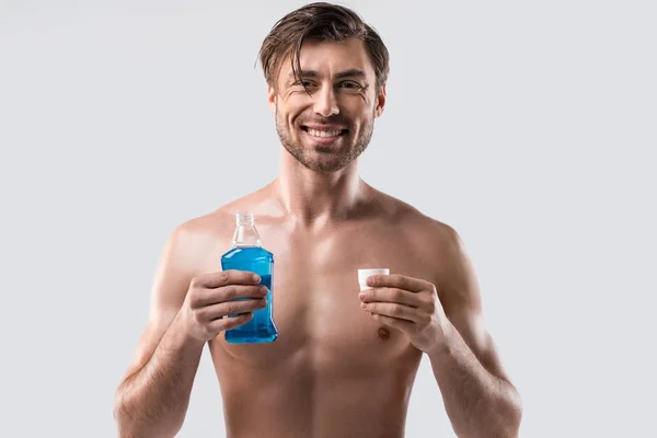 Pria dengan pencucian mulut — Stok Foto