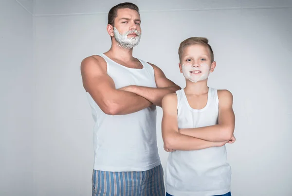 Father and son shaving together — Stock Photo, Image