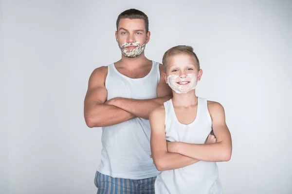 Πατέρας και γιος ξύρισμα μαζί — Φωτογραφία Αρχείου
