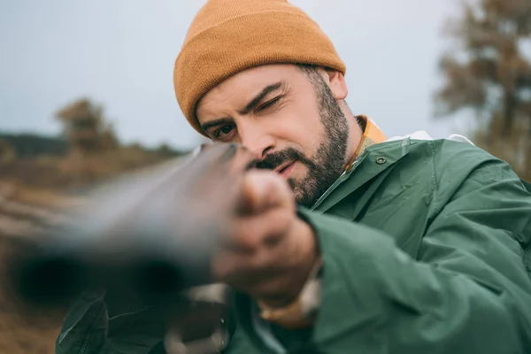 Hunter aiming at something with gun — Stock Photo, Image
