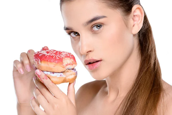 Mujer sosteniendo donut — Foto de Stock